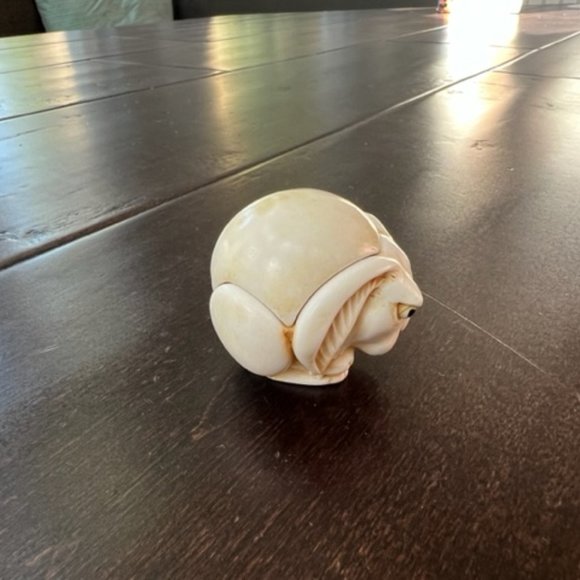 Fergie Harmony Kingdom Bunny Rabbit Trinket Box by artist Adam Binder - Picture 7 of 13